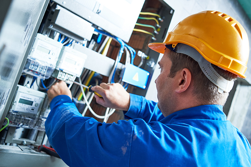 Become An Electrician in Derby Derbyshire