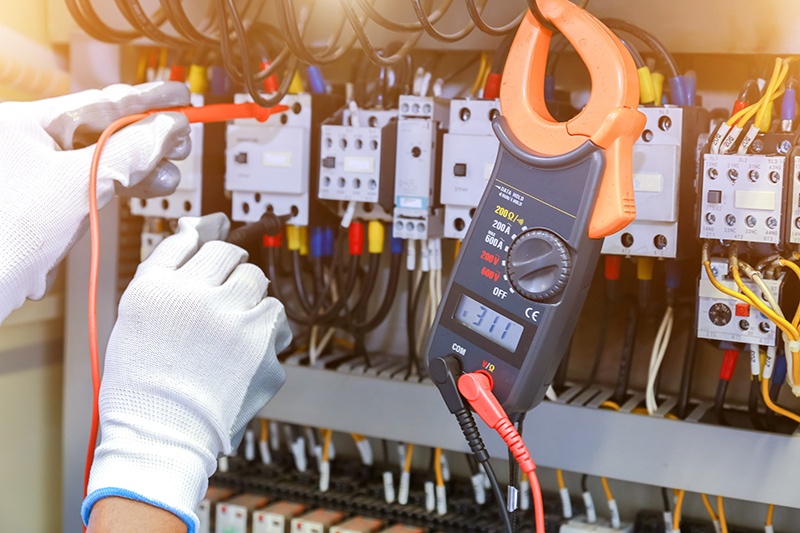 How To Become An Electrician in Derby Derbyshire